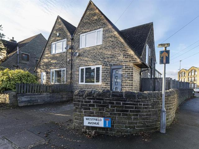 House for sale in Lindley, West Yorkshire