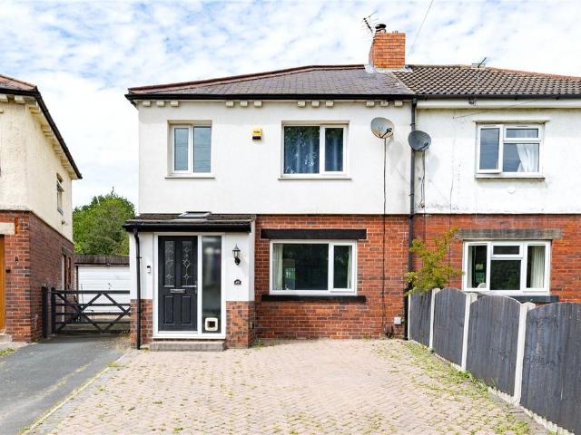 House for sale in Farsley, West Yorkshire
