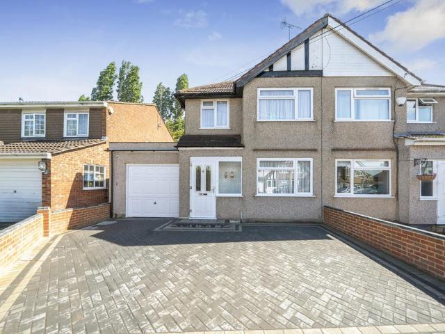 House for sale in Harrow Weald, Greater London