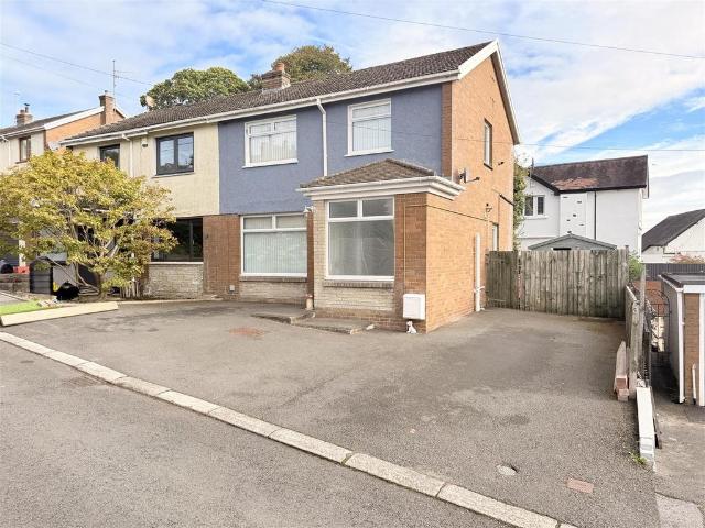 House for sale in Tyrfran, Felinfoel