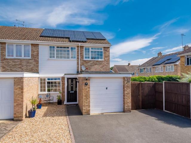 House for sale in Yateley, Moulsham Green