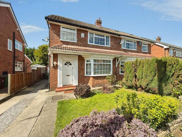House for sale in Kitt's Moss, Bramhall