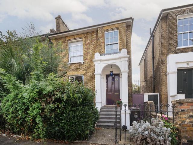 House for sale in De Beauvoir Town, Greater London