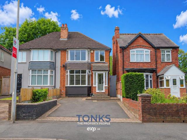House for sale in Halesowen, West Midlands