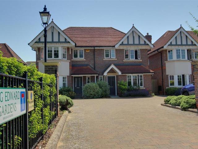 House for sale in Pouchen End, Hertfordshire