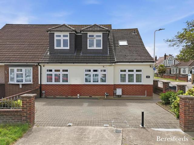 House for sale in Rainham, Greater London