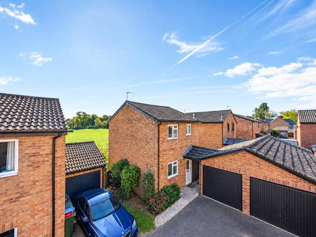 House for sale in Steeple Claydon, Buckinghamshire