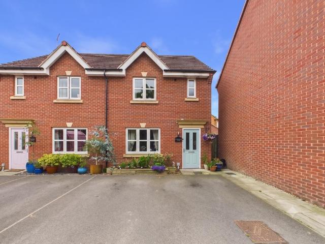 House for sale in Normanton and Altofts, Altofts