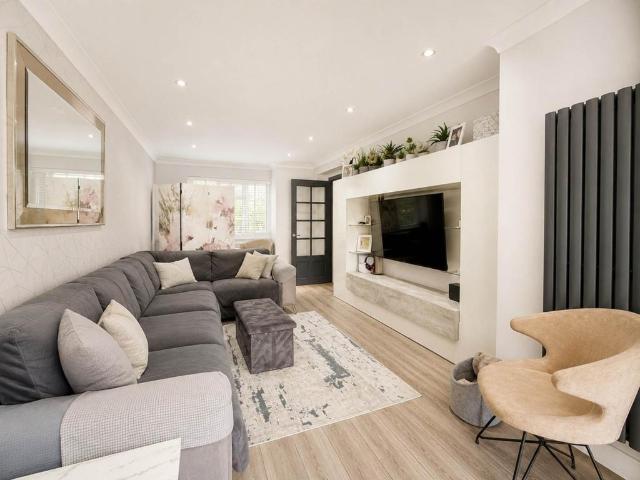 House for sale in Elstree and Borehamwood, Borehamwood