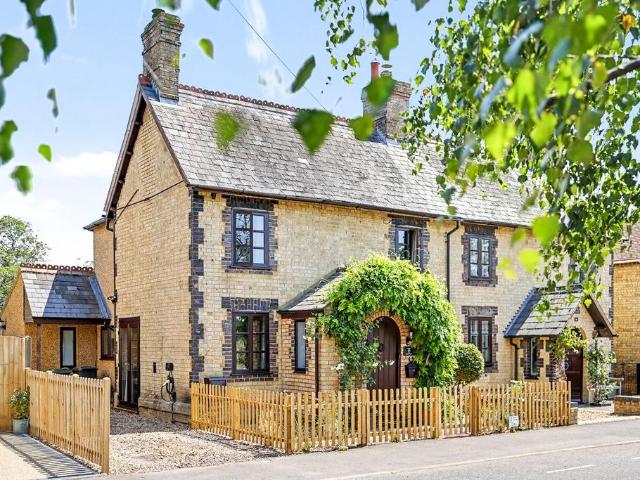 House for sale in Campton, Bedfordshire