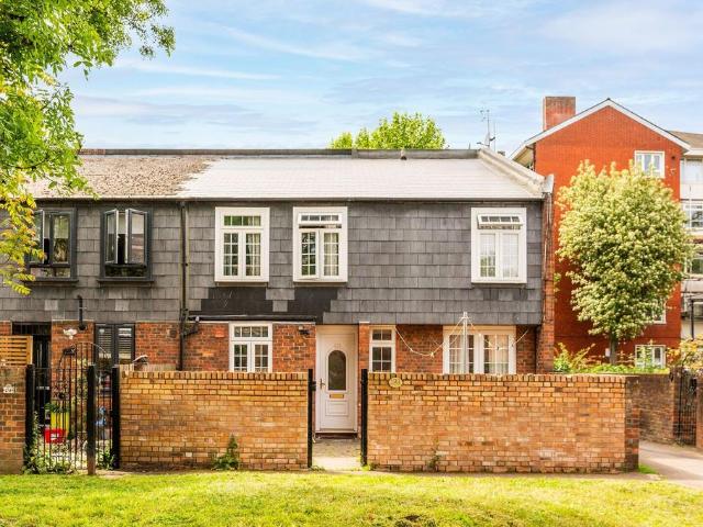 House for sale in Walworth, Greater London