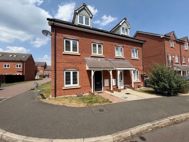 House for sale in Rossmore, Cheshire