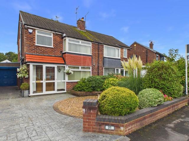 House for sale in Thelwall