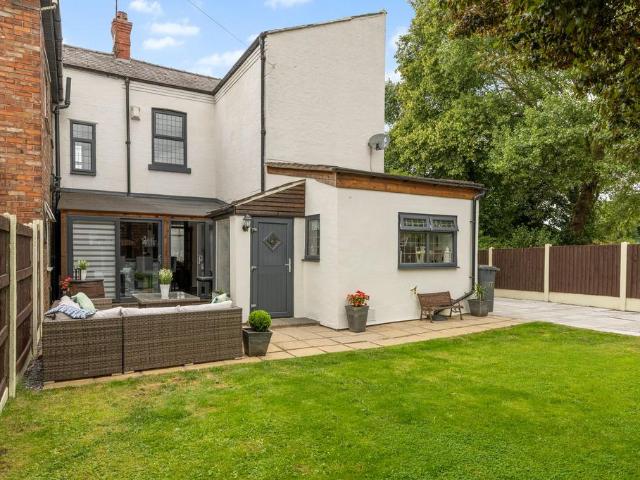 House for sale in Winwick Quay, Warrington
