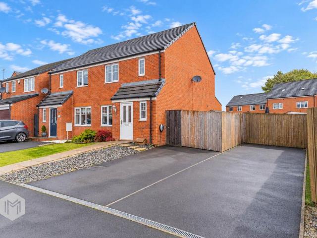 House for sale in Woodhill, Bury
