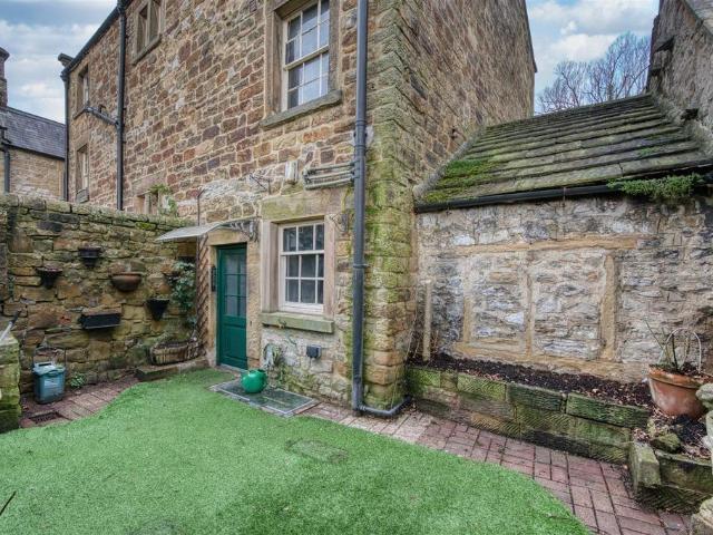 House for sale in Froggatt, East Midlands