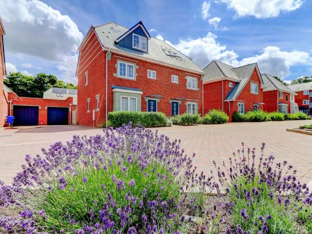 House for sale in Daws Hill, Cressex