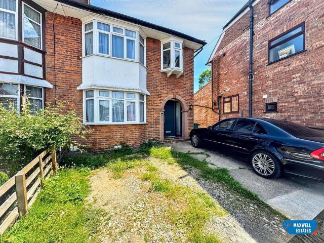 House for sale in South Stanmore, Greater London