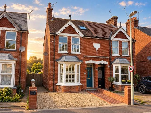 House for sale in Willesborough, Bridgefield