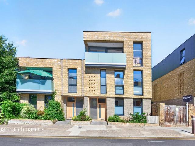 House for sale in Surbiton, Greater London