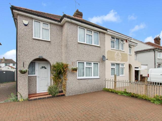 House for sale in Elm Park, Greater London