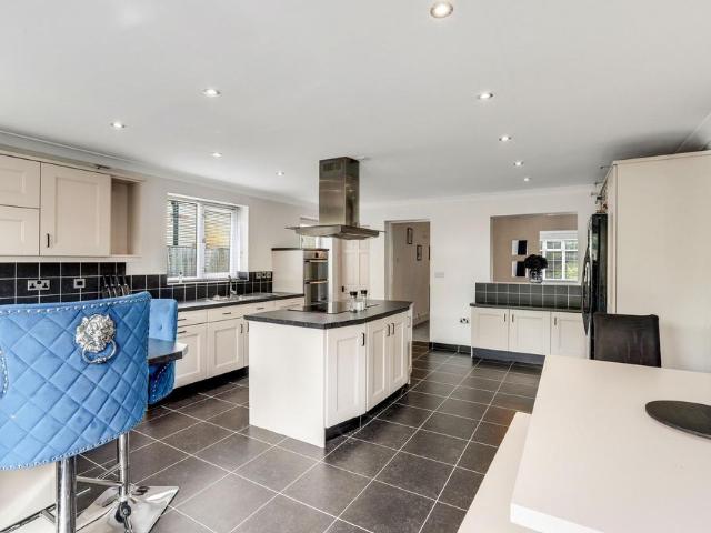 House for sale in Berry Hill, Potters Corner