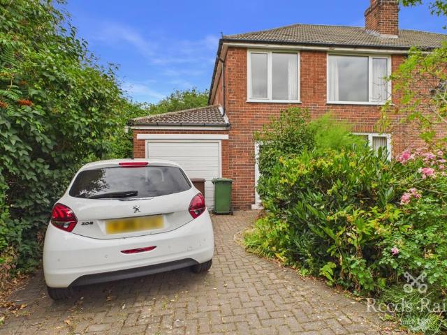 House for sale in Purston Jaglin, West Yorkshire