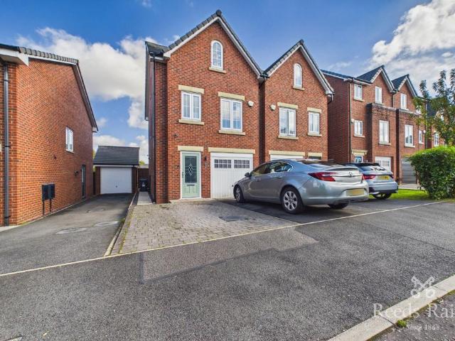 House for sale in Whiston Cross, Whiston