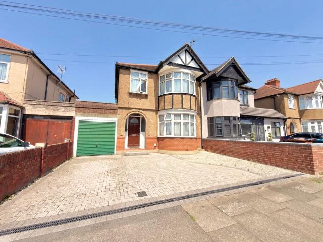 House for sale in Kenton, Greater London