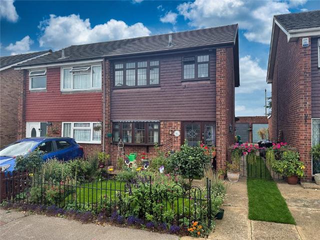 House for sale in Stanford-le-hope, Essex