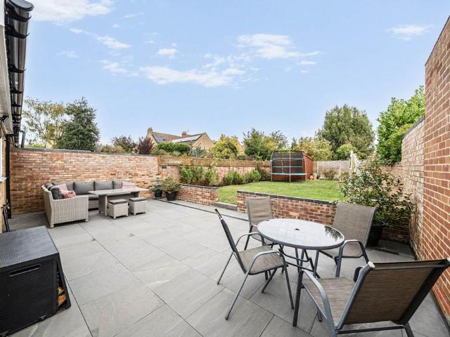 House for sale in Queens Park, Bedford