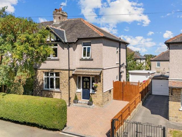 House for sale in Lindley, West Yorkshire