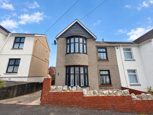 House for sale in Cimla, Briton Ferry