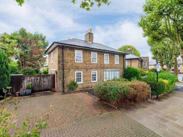 House for sale in Millwall, Greater London