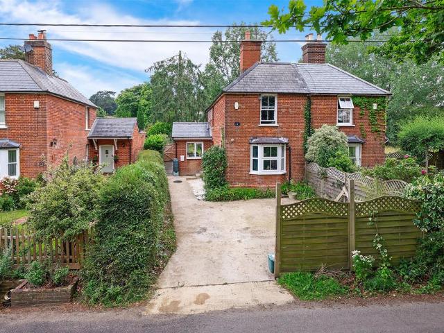 House for sale in Hillview, Surrey