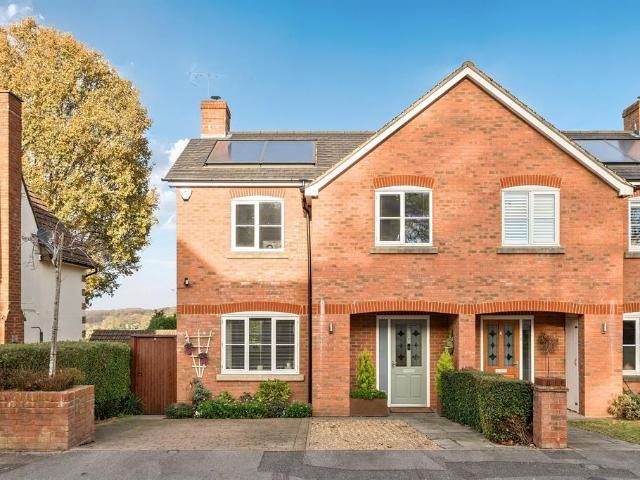 House for sale in Ashlyns Estate, Pouchen End