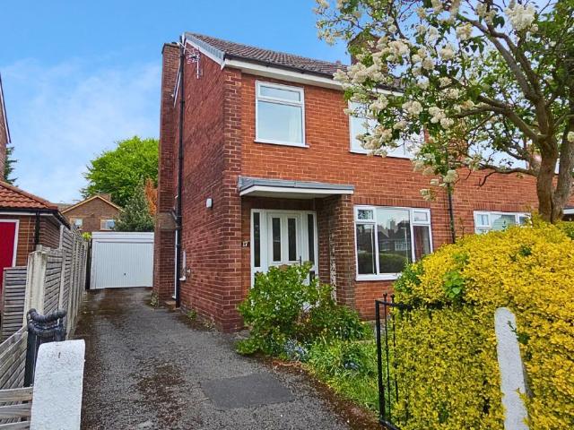 House for sale in Oulton, West Yorkshire