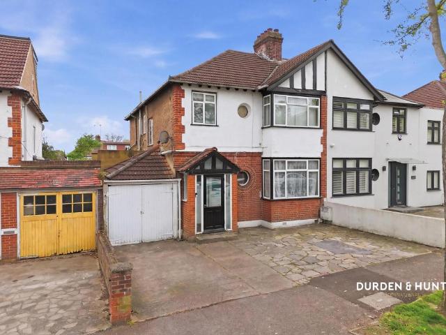 House for sale in Chingford, Greater London
