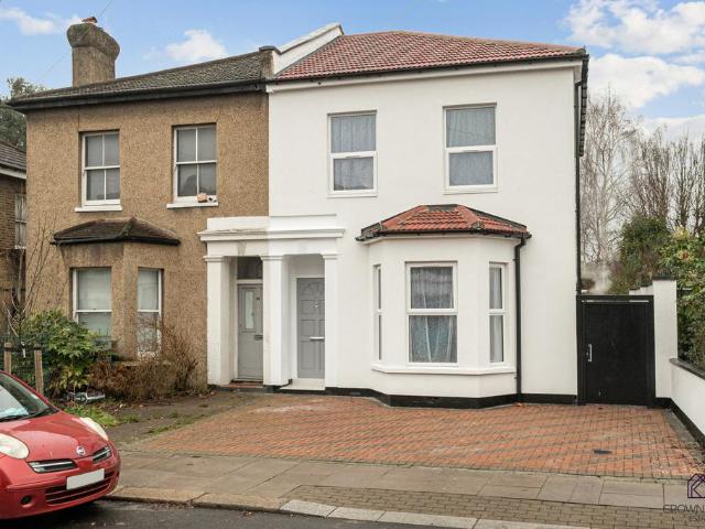 House for sale in Finchley, Greater London