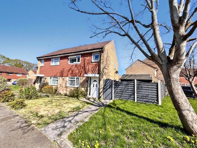 House for sale in Holdenhurst, Bournemouth