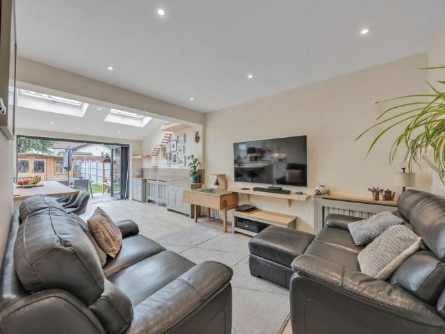 House for sale in London Borough of Hounslow, Heston