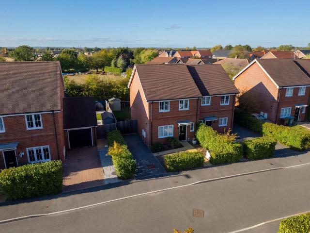 House for sale in Aston Clinton, Buckinghamshire