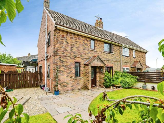 House for sale in Cefn Glas, Wales