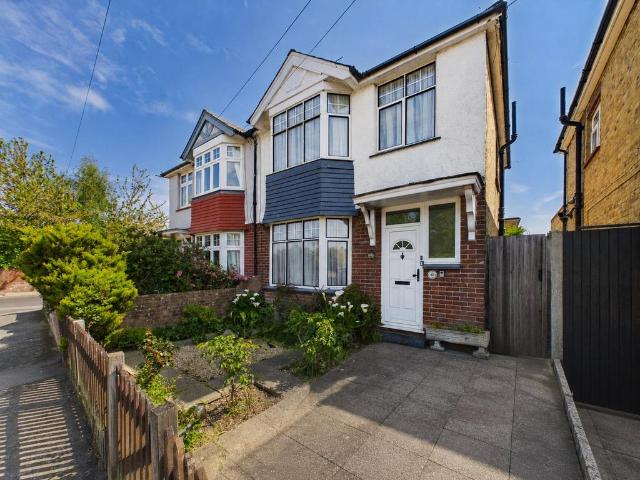 House for sale in Upton, Acol