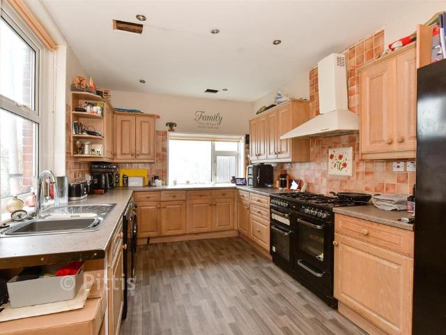 House for sale in Oakfield, Ryde