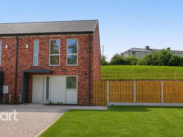 House for sale in Froggatt, East Midlands