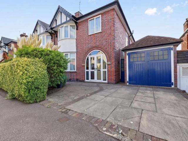 House for sale in Humberstone, Leicester