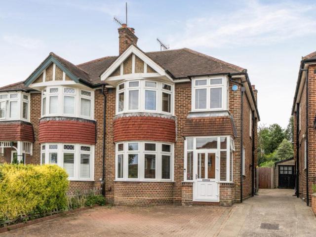 House for sale in London Borough of Ealing, Perivale