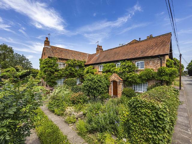 House for sale in Barton In Fabis, East Midlands