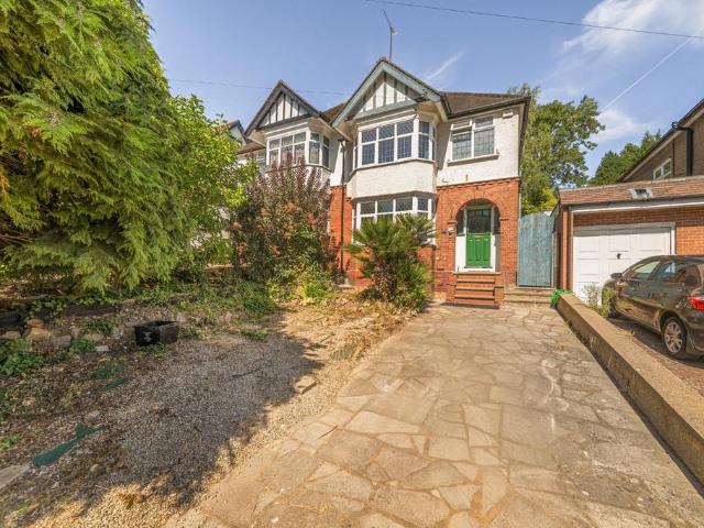 House for sale in Spring Park, Luton